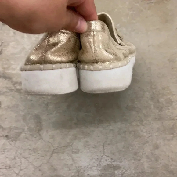 Vanessa Wu slide on metallic shoes - Picture 3 of 8